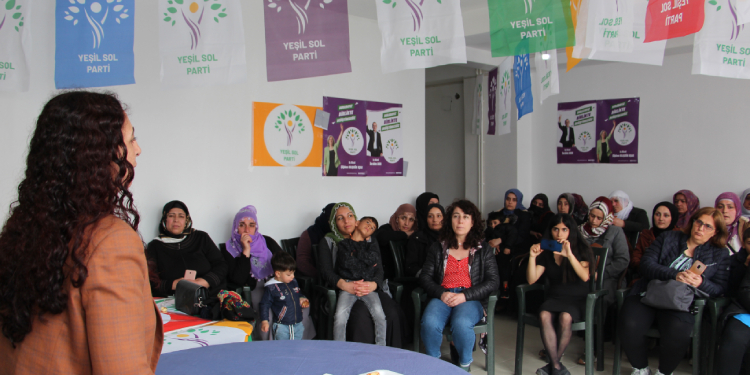 Tekirdağ’da kadınlarla toplantı: Her oy adaletsizliğe cevap olacak Tekirdağ’da kadınlarla toplantı: Her oy adaletsizliğe cevap olacak