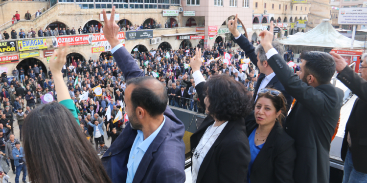 Urfa Yeşil Sol’a boyandı Urfa Yeşil Sol’a boyandı