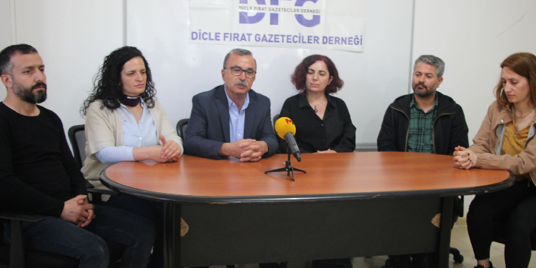 Yeşil Sol Parti Eş Sözcüsü Akın’dan DFG’ye ziyaret Yeşil Sol Parti Eş Sözcüsü Akın’dan DFG’ye ziyaret