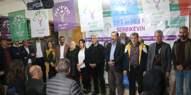 Yeşil Sol Parti’nin Hakkari eşbaşkanları seçildi Yeşil Sol Parti’nin Hakkari eşbaşkanları seçildi