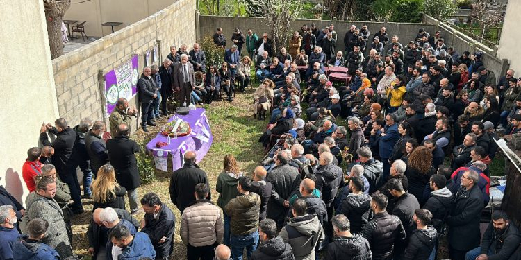 Yurt dışındaki seçmene çağrı: Bir oy diktatör devirir Yurt dışındaki seçmene çağrı: Bir oy diktatör devirir