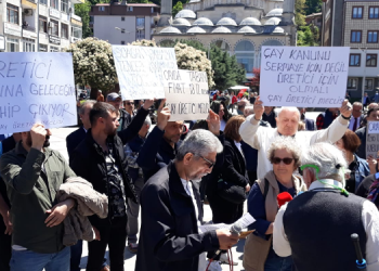Çay üreticileri Erdoğan’ın açıkladığı çay alım fiyatını protesto etti