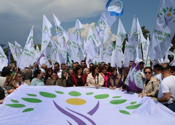 Onbinler Maltepe’ye yürüdü: Newroz ruhuyla 1 Mayıs’a