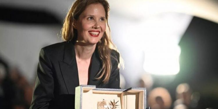 Cannes Film Festivali’ne Altın Palmiye’yi kazanan yönetmenin Macron eleştirisi damga vurdu Cannes Film Festivali’ne Altın Palmiye’yi kazanan yönetmenin Macron eleştirisi damga vurdu