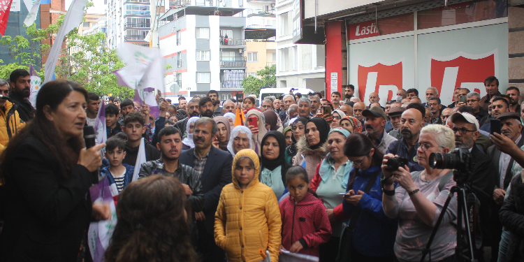 Yeşil Sol Parti’den İzmir’de kitlesel halk buluşması Yeşil Sol Parti’den İzmir’de kitlesel halk buluşması