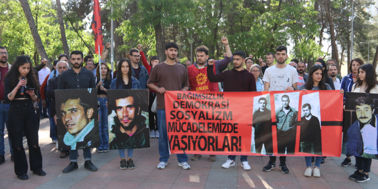 Antep’te Üç Fidan anması: Gençler Denizlere akıyor Antep’te Üç Fidan anması: Gençler Denizlere akıyor