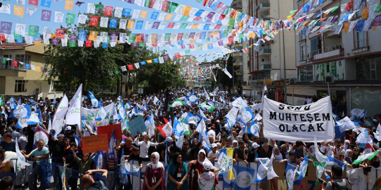 Batman’da görkemli miting: Son muhteşem olacak Batman’da görkemli miting: Son muhteşem olacak