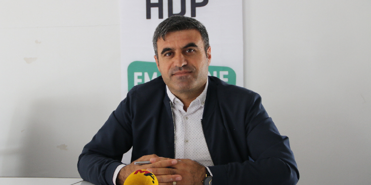Botan’da köylülere “AKP’ye üyelik” tehdidi Botan’da köylülere “AKP’ye üyelik” tehdidi