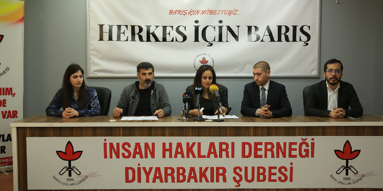 İHD’nin 2022 ihlal raporu: 110’u çocuk 2 bin 143 kişi gözaltına alındı İHD’nin 2022 ihlal raporu: 110’u çocuk 2 bin 143 kişi gözaltına alındı