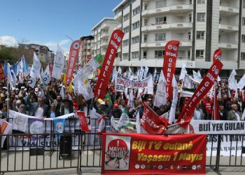 Van 1 Mayıs mitingi başladı