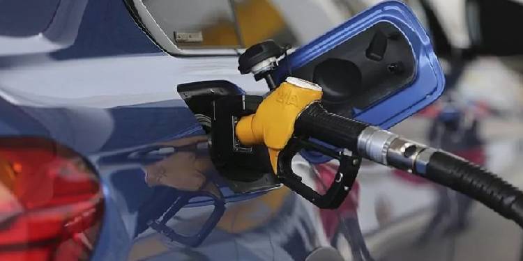 Motorine Gece Yarısından İtibaren 1 Lira 34 Kuruşluk İndirim Geldi Motorine Gece Yarısından İtibaren 1 Lira 34 Kuruşluk İndirim Geldi
