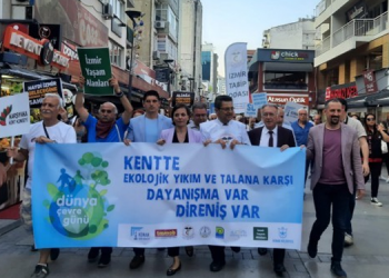 İzmir’de süren talana dikkat çekildi