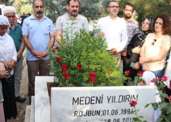 Medeni Yıldırım mezarı başında anıldı