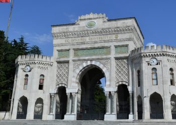 Üniversiteliler okumak için çalışmak zorunda kalıyor