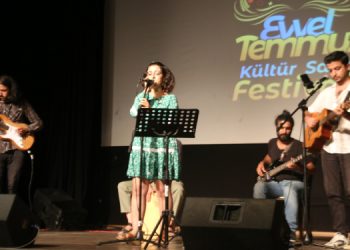 İzmir’de Hatay ile dayanışma etkinliği