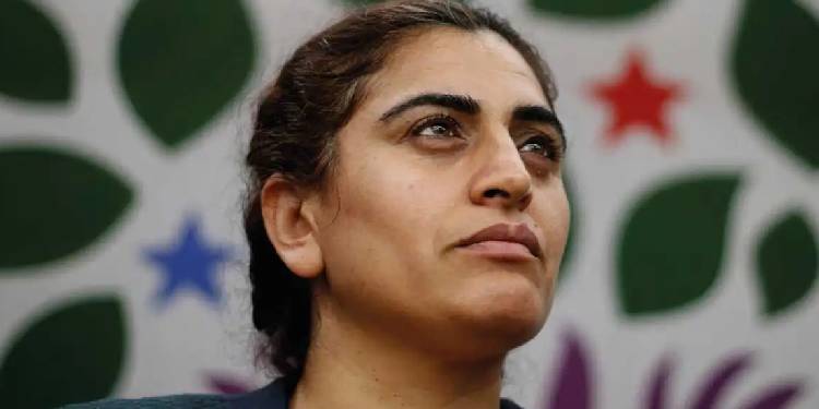 Sebahat Tuncel: Biz kadınlar bugüne kadar elde ettiğimiz kazanımları seçimle değil, mücadeleyle, direnişle elde ettik. Sebahat Tuncel: Biz kadınlar bugüne kadar elde ettiğimiz kazanımları seçimle değil, mücadeleyle, direnişle elde ettik.
