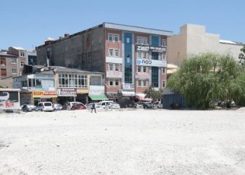 Van kayyımı seçim öncesi taşınmazları satışa çıkardı