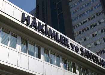 Erdoğan’ın üçüncü kez adaylığına itiraz eden hakim ihraç edildi