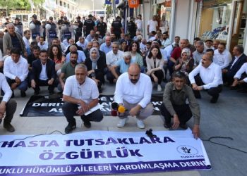Van’da tecrit protestosu: İmralı kapılarını açın