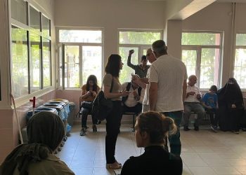 Seçimde tutuklanan gençler tahliye edildi