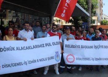 Karşıyaka Belediyesi işçileri maaşları için eylemde