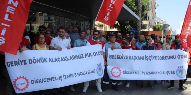 Karşıyaka Belediyesi işçileri maaşları için eylemde