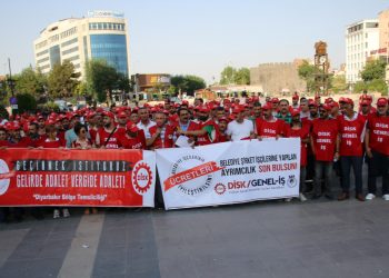 DİSK’ten zamlara karşı yürüyüşlü protesto