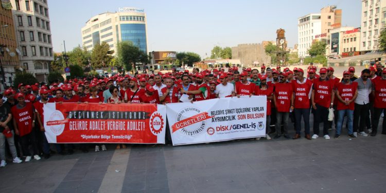 DİSK’ten zamlara karşı yürüyüşlü protesto