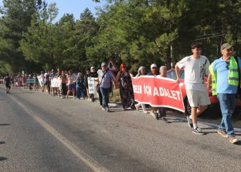 Akbelen’de kesime karşı insan zinciri