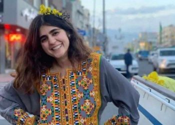 Başörtüsünü reddeden kadın aktivist duruşmaya getirilmedi