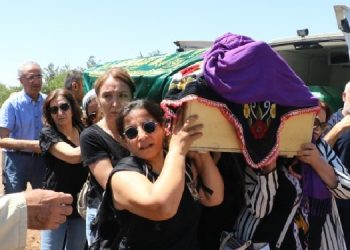 Halide Dündar zılgıtlarla son yolculuğuna uğurlandı