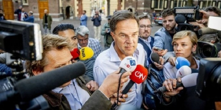 Hollanda’da hükümet düştü Hollanda’da hükümet düştü