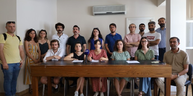 Hukuk örgütleri 46 avukata şiddet uygulayan polisler hakkında suç duyurusunda bulundu Hukuk örgütleri 46 avukata şiddet uygulayan polisler hakkında suç duyurusunda bulundu