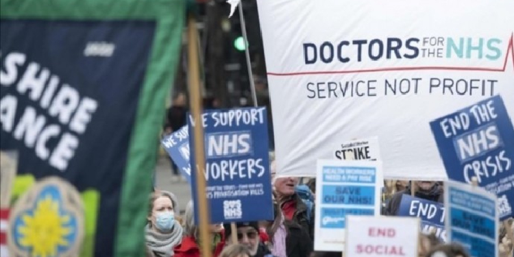 İngiltere’de doktorlar 50 yıl sonra greve çıktı İngiltere’de doktorlar 50 yıl sonra greve çıktı