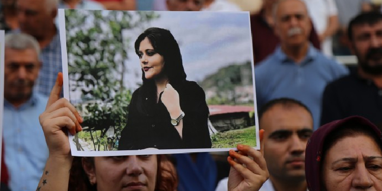 “Jin, jiyan, azadî” paradigması feminist devrimin temelidir’ “Jin, jiyan, azadî” paradigması feminist devrimin temelidir’