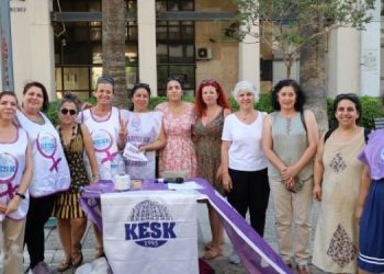 KESK’li kadınlardan TİS görüşmeleri için imza kampanyası KESK’li kadınlardan TİS görüşmeleri için imza kampanyası