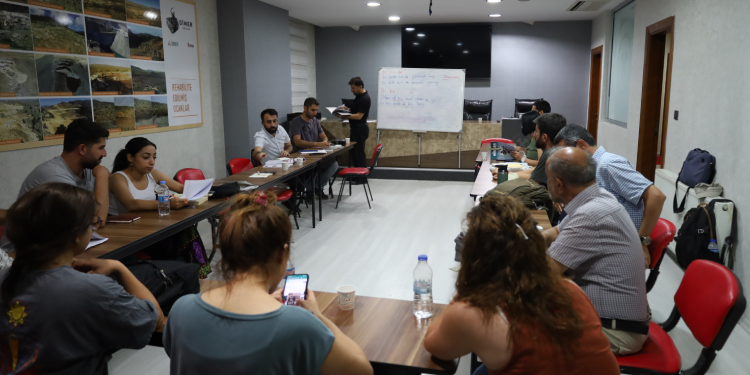 MED-DER kursiyerleri: Dilimizi yaşatabilmek için öğrenmeliyiz MED-DER kursiyerleri: Dilimizi yaşatabilmek için öğrenmeliyiz