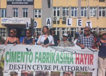 Muğlalı köylüler adliye önünde oturma eylemine başladı