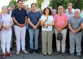 Özkan’ın evinin önünden seslendiler: Hasta tutuklular serbest bırakılsın