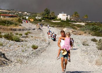 Rodos’taki orman yangını devam ediyor