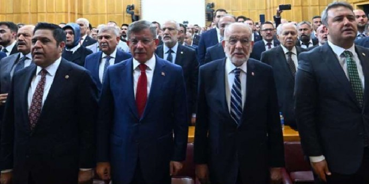 Saadet ve Gelecek Partisi ilk grup toplantısını gerçekleştirdi Saadet ve Gelecek Partisi ilk grup toplantısını gerçekleştirdi