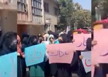 Taliban kadınlara saldırdı