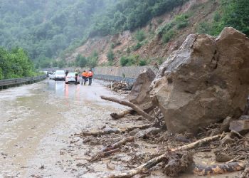 Zonguldak-İstanbul kara yolu ulaşıma kapatıldı