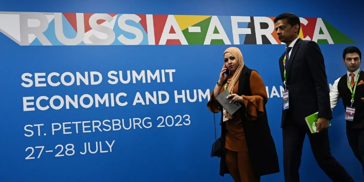 Putin ve Afrikalı liderlerden ortak bildiri: Ukrayna’da barışa giden yolu açmak için diyalog sürecek Putin ve Afrikalı liderlerden ortak bildiri: Ukrayna’da barışa giden yolu açmak için diyalog sürecek