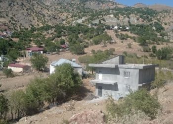 Evleri için yıkım kararı verilen köylüler: Gidecek yerimiz yok