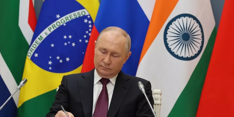 Putin: Yeni dünya düzeninin kurulması önündeki tehdit, radikal neo-liberalizmdir Putin: Yeni dünya düzeninin kurulması önündeki tehdit, radikal neo-liberalizmdir