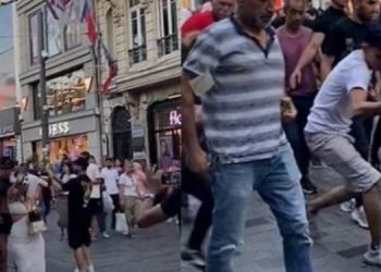 Taksim’de dolar dağıtan 13 kişi gözaltına alındı