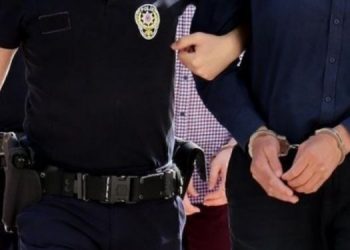 Gebze’de ev baskınlarında 4 gözaltı