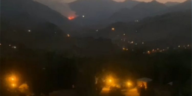 Hakkari’de yangına müdahale edilmiyor