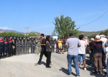 İşten çıkarılan sera işçileri: Hakkımızı istiyoruz